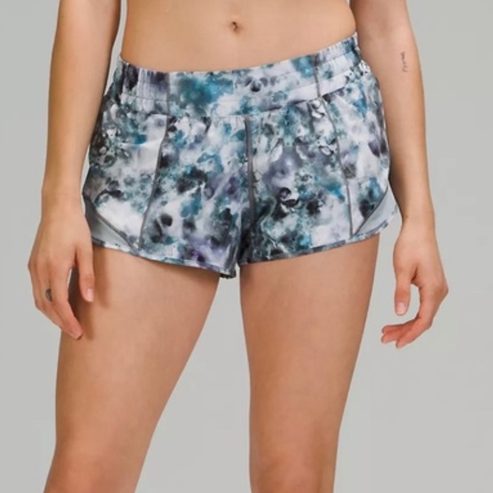 LULULEMON HOTTY HOT 2.5” Low Rise size 10 KALEDIOFLORAL MULTI